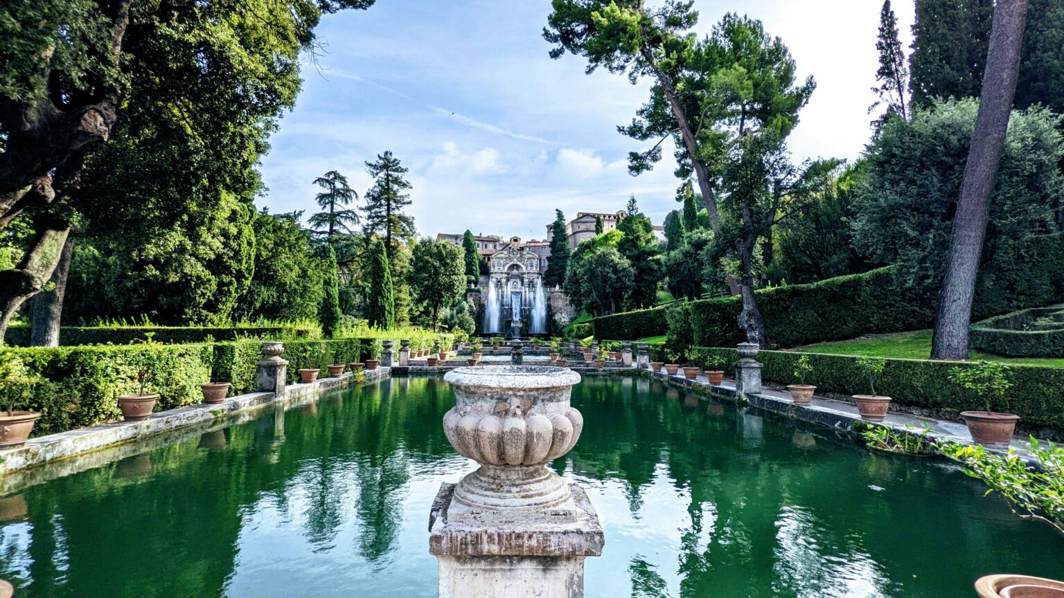 Le peschiere di Villa d'Este con la Fontana dell'Organo sullo sfondo