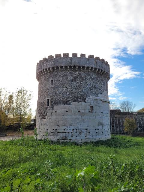 Il Mausoleo dei Plautii lungo la via Tiburtina